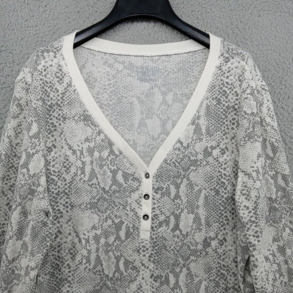 Time and Tru Shirt Womens 3XL 22‎ White Gray Snake Skin Waffle Weave Henley - Picture 3 of 7